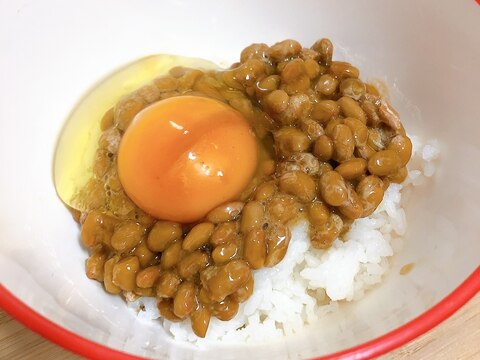 今日も元気に！ガッツリ味の納豆卵かけご飯